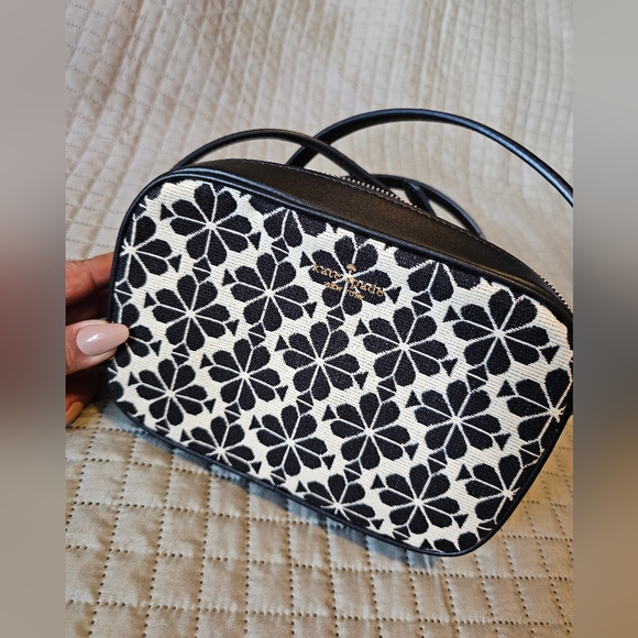 Kate Spade Jacquard Flower Small Camera Bag Crossbody - Picture 2 of 8